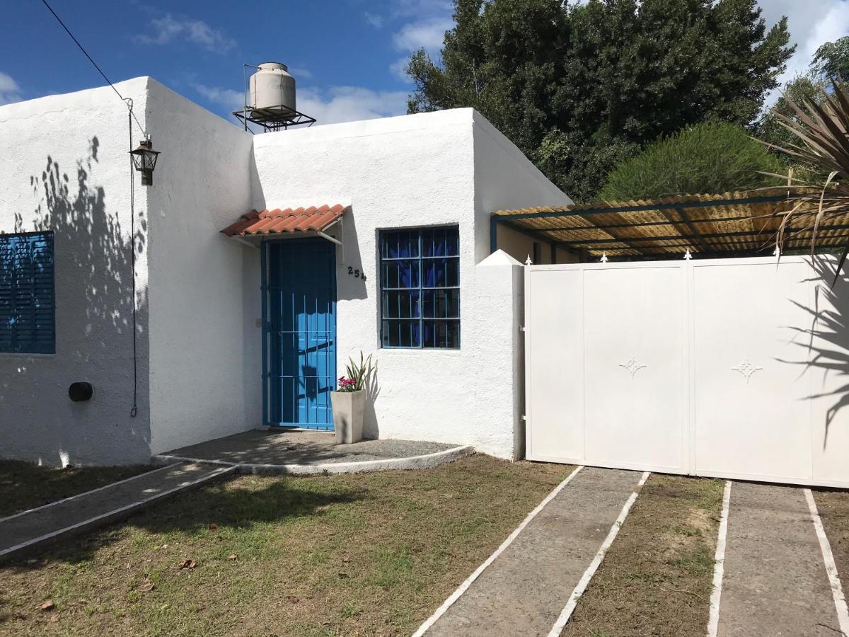 Villa La Casa Azul: Tranquilidad Y Esparcimiento En Un Entorno Natural Chascomús Exterior foto