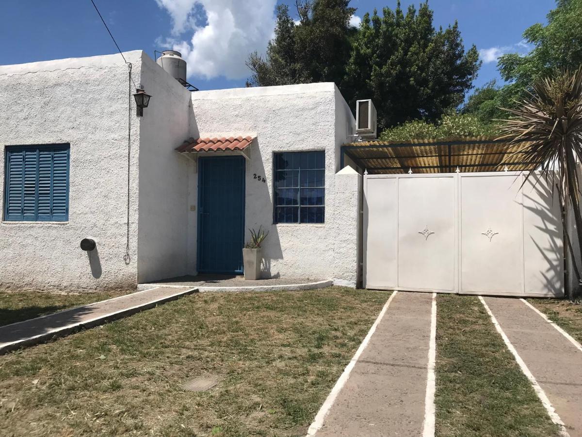 Villa La Casa Azul: Tranquilidad Y Esparcimiento En Un Entorno Natural Chascomús Exterior foto