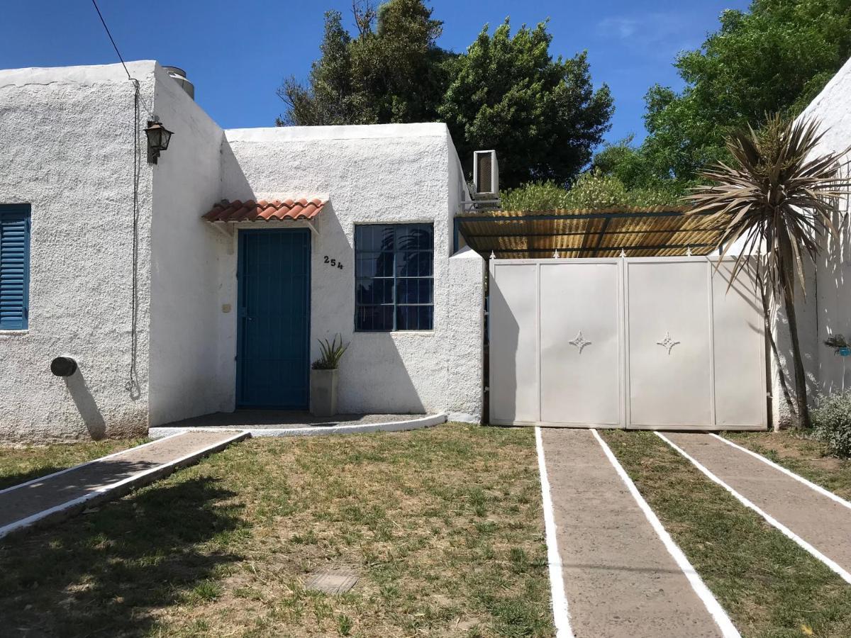 Villa La Casa Azul: Tranquilidad Y Esparcimiento En Un Entorno Natural Chascomús Exterior foto